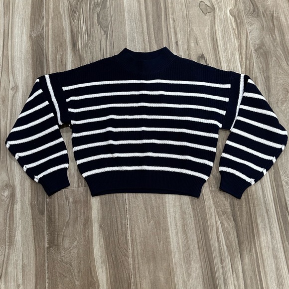 New with tags H&M cotton knit sweater. Dark blue. Size 12Y-14Y - Picture 2 of 11